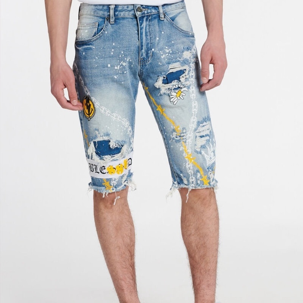 Sz 40 smoke rise emoji distressed shorts